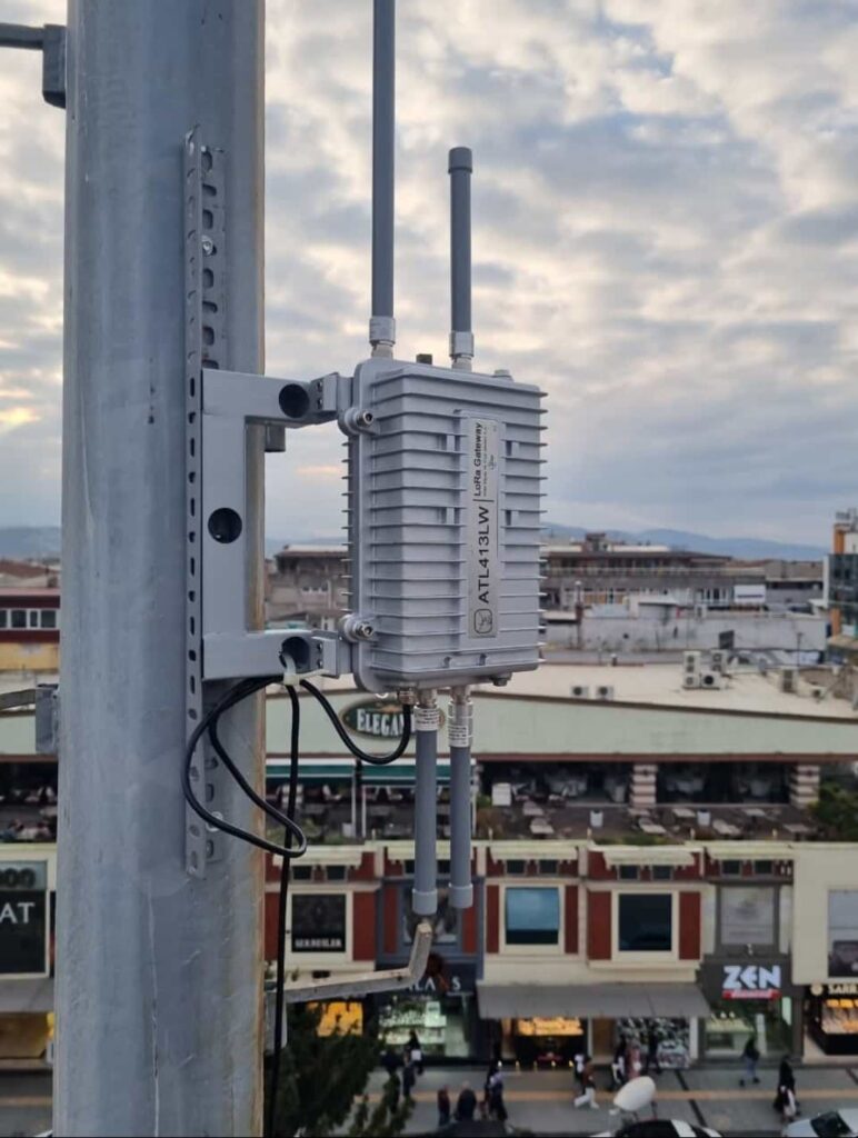 تركيب بوابة Atlas LoRaWAN في الموقع